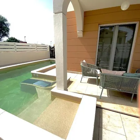 Calypso Luxury Pool&spa