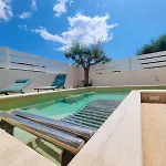 Calypso Luxury Pool&spa 풀라